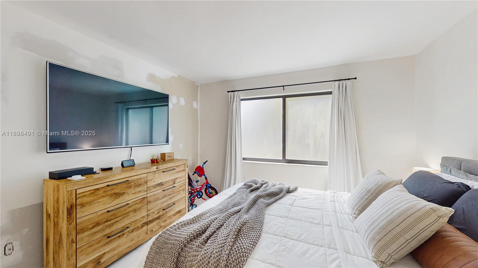 KENLAND COURT - Residential