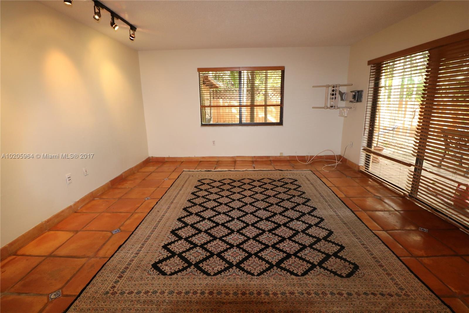 TIGERS TEN CONDO - Residential Lease