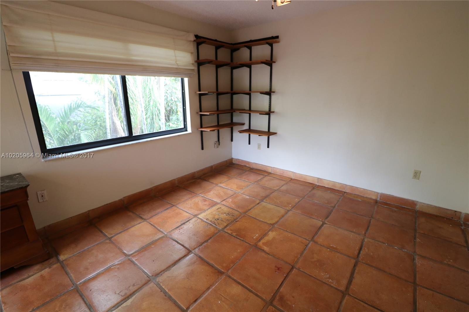 TIGERS TEN CONDO - Residential Lease