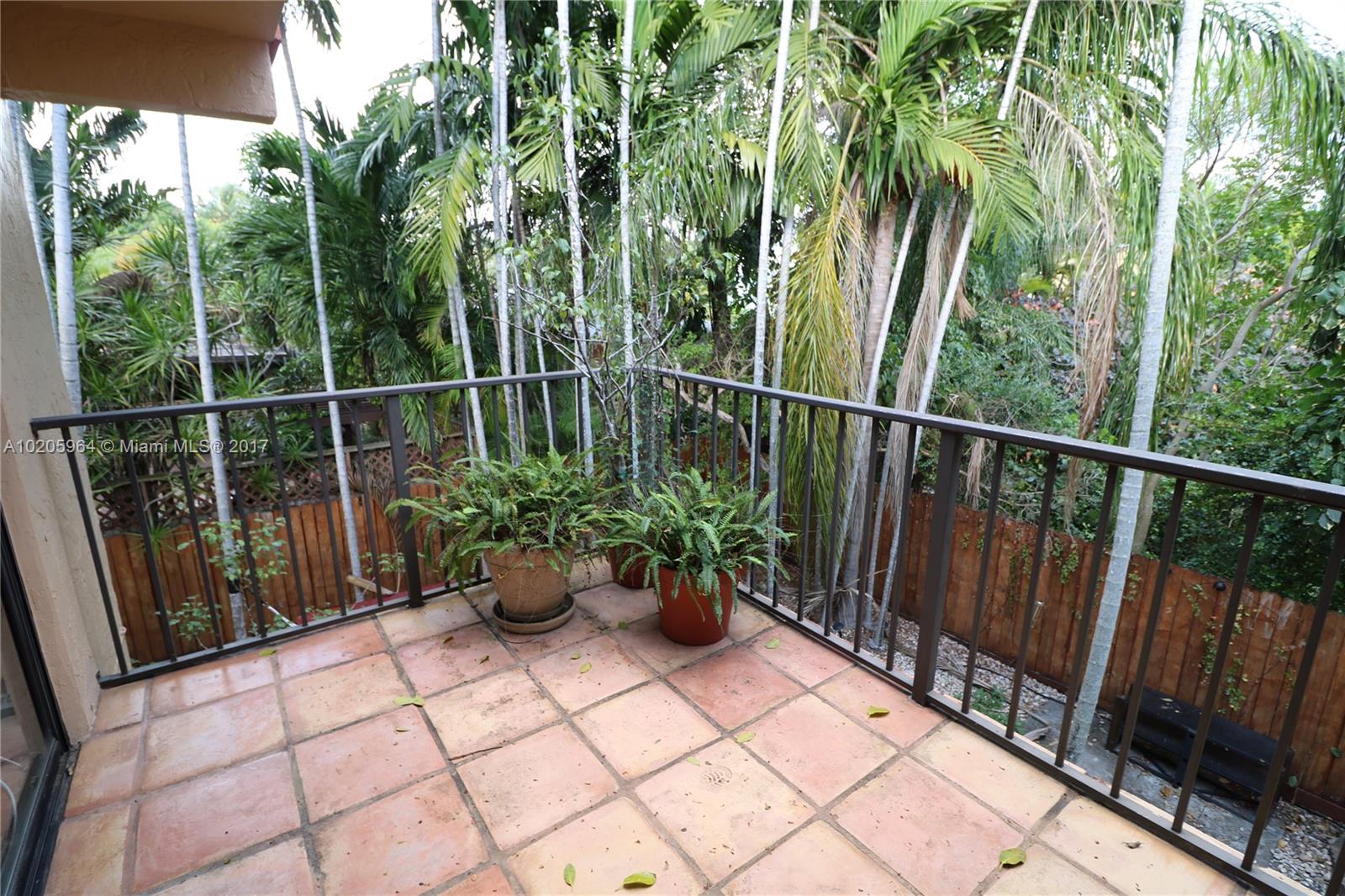 TIGERS TEN CONDO - Residential Lease