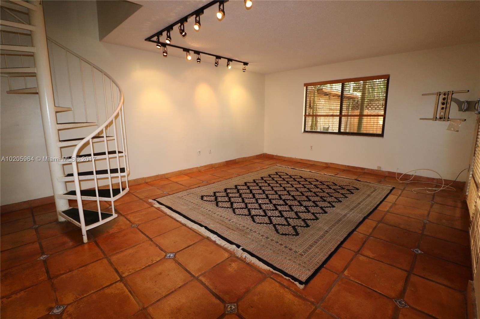 TIGERS TEN CONDO - Residential Lease