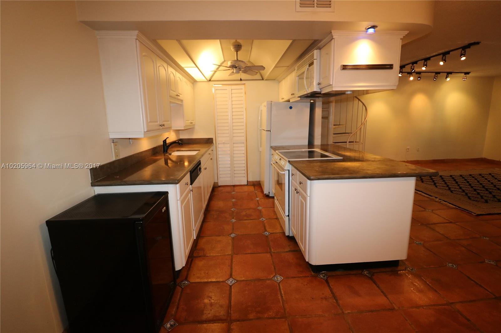 TIGERS TEN CONDO - Residential Lease