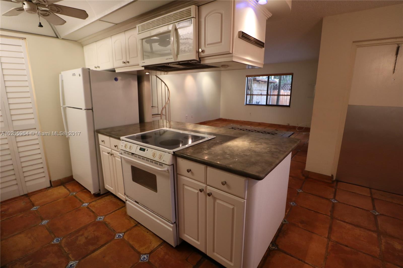 TIGERS TEN CONDO - Residential Lease