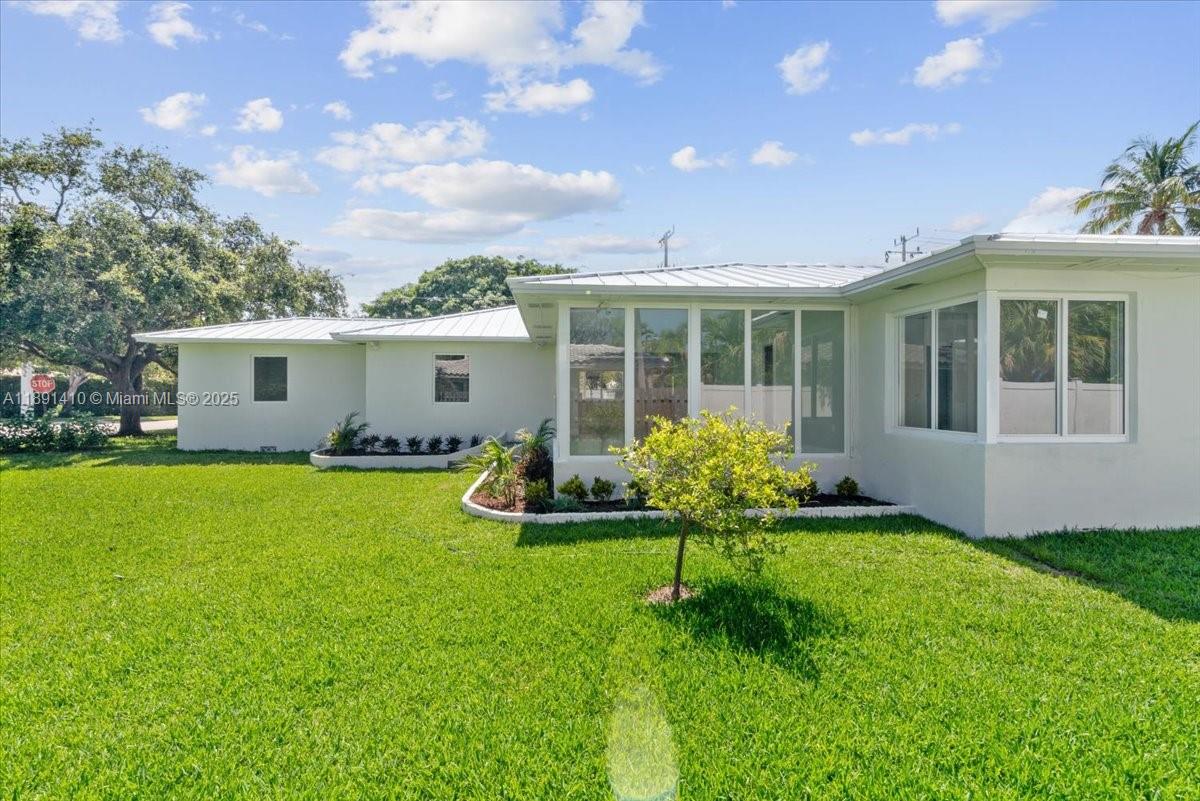 HOLLYWOOD - Residential Lease