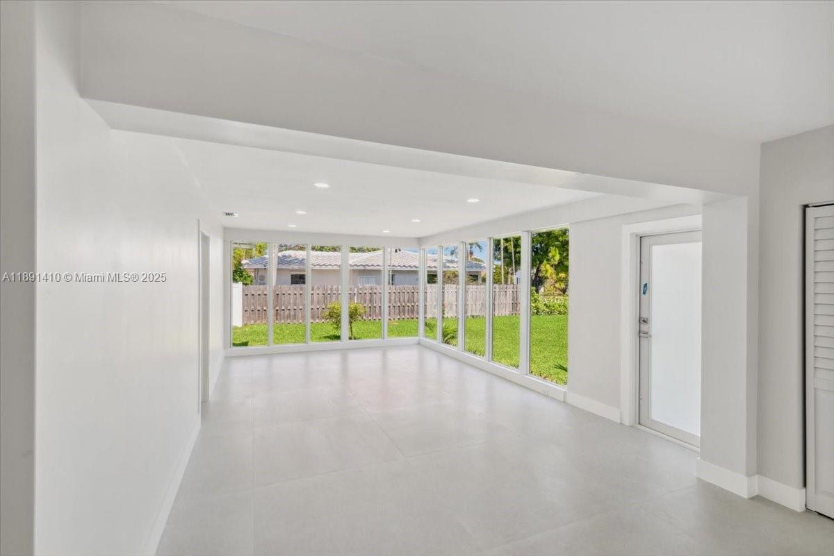 HOLLYWOOD - Residential Lease