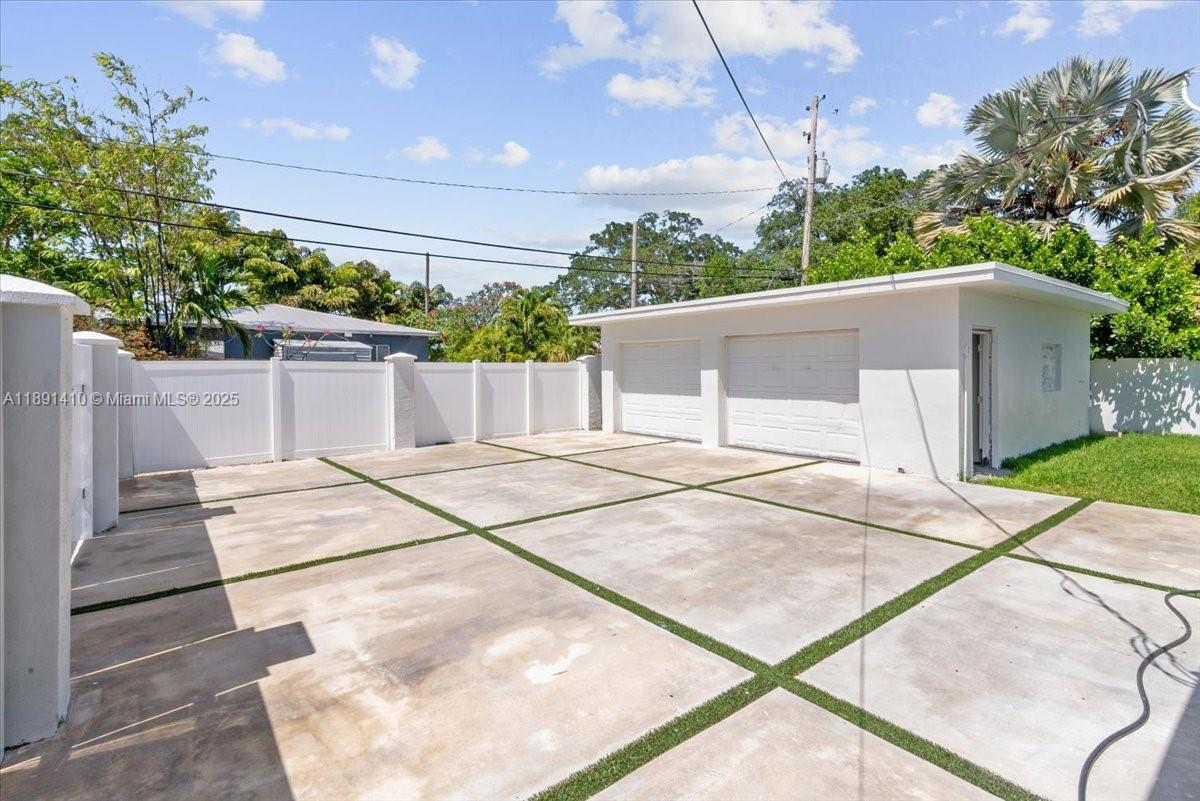 HOLLYWOOD - Residential Lease