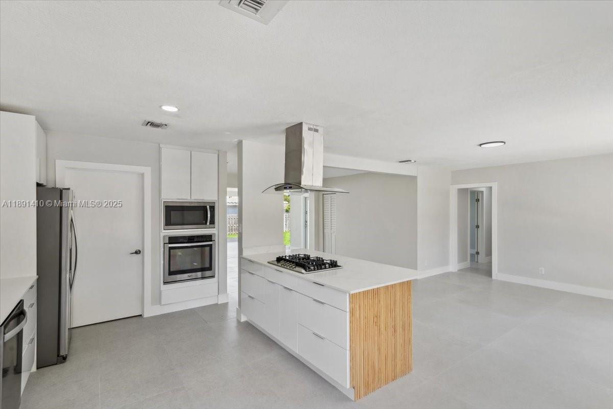 HOLLYWOOD - Residential Lease