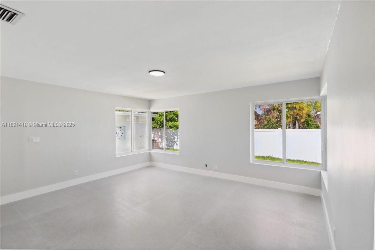 HOLLYWOOD - Residential Lease