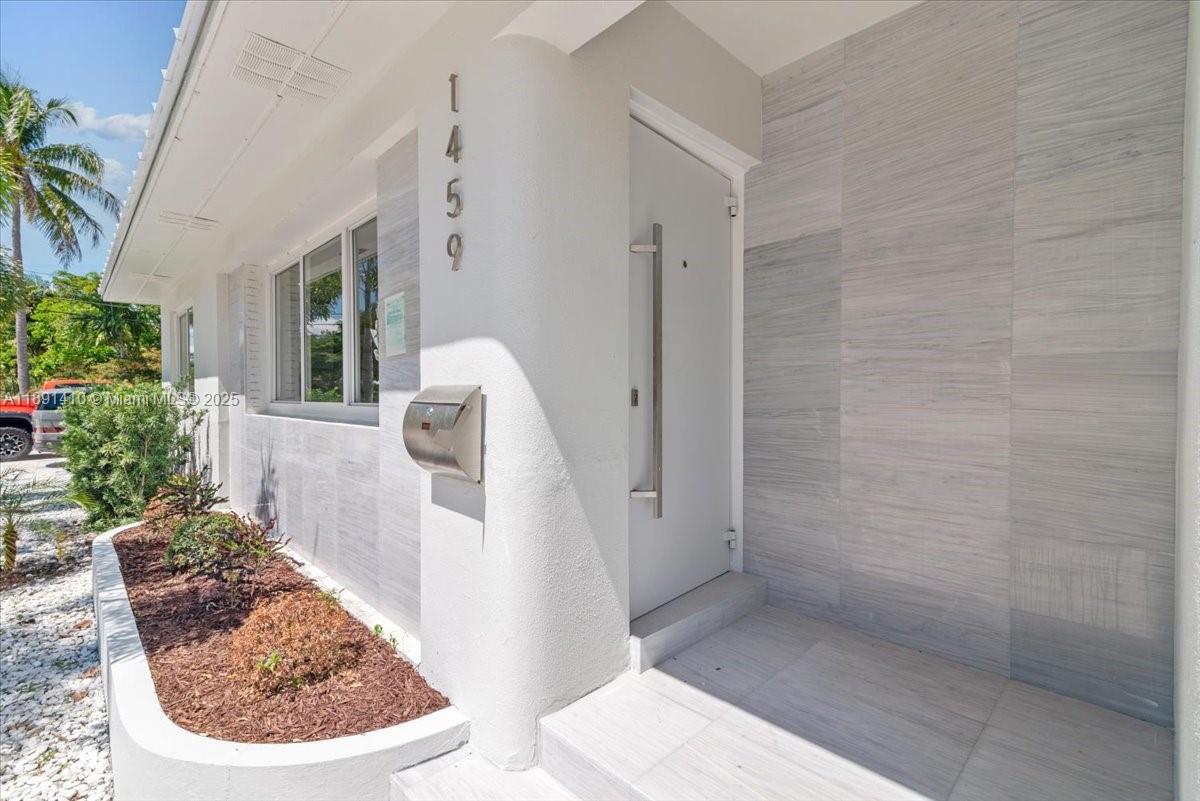 HOLLYWOOD - Residential Lease