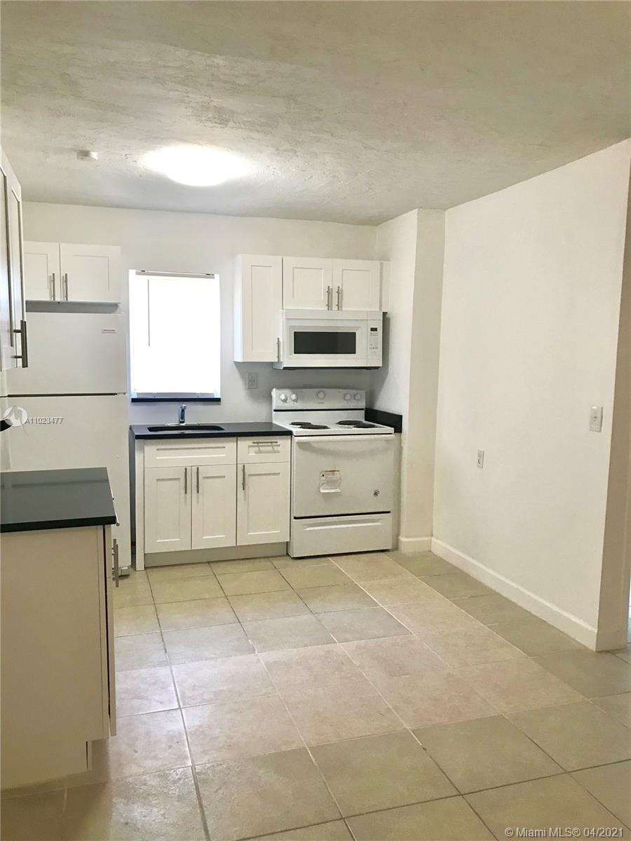 spacious 3 bedrooms 1 bathroom apartment in a nice complex. Newer kitchen and newer bathroom. All tile floors! Master bedroom with large walk-in closet. Storage area and freshly painted!