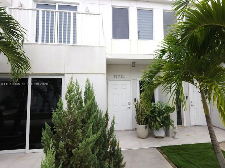 Modern New Construction 2020!
Beautiful 4BD/3.5BA with porcelain tiles, impact windows/doors, and an open modern kitchen with wood cabinets, granite counters, backsplash, and stainless appliances. Two master suites—one on the first floor with private entrance, and another upstairs with balcony and walk-in closet. LED lighting, 2 parking spaces, NO CDD, Low HOA. Move-in ready and perfectly designed for today’s lifestyle.