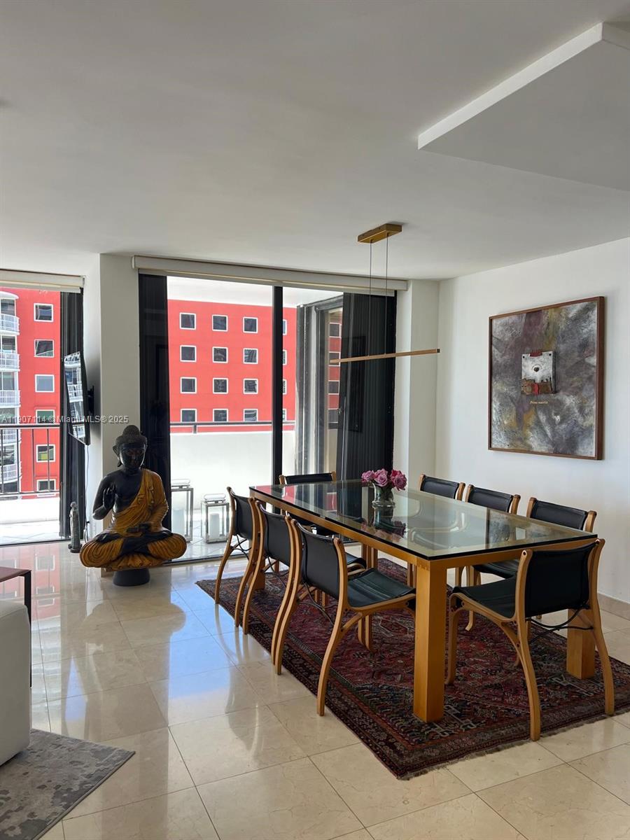 1581 Brickell Ave 2005