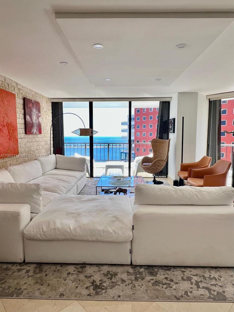 1581 Brickell Ave 2005