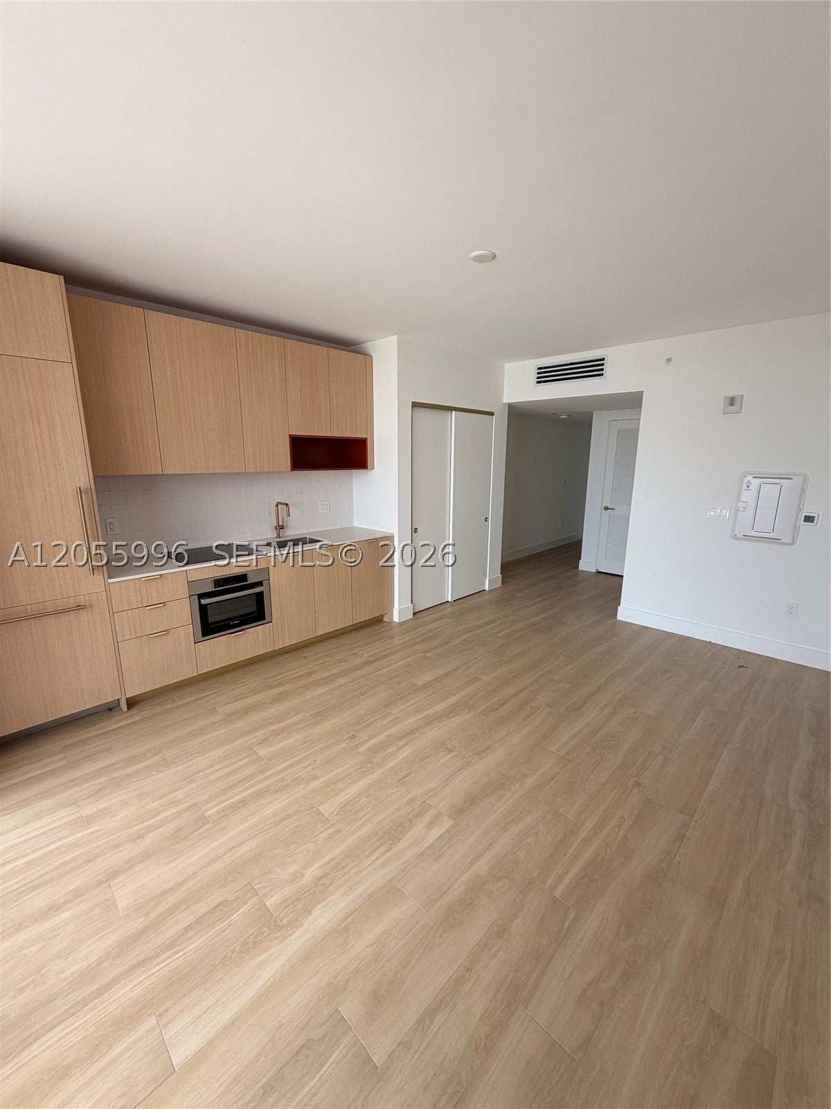 90 NE 32 STREET 823