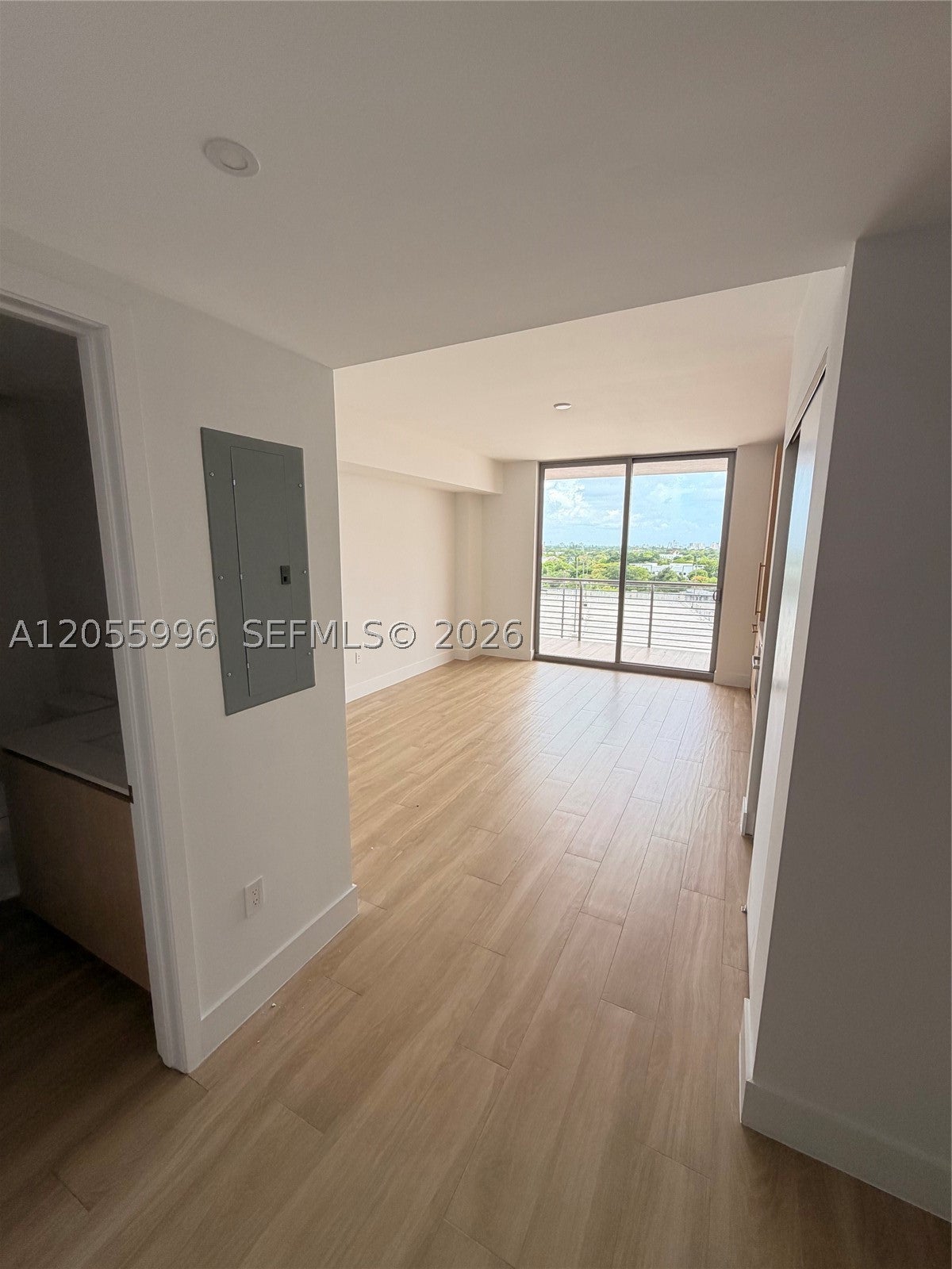 90 NE 32 STREET 823