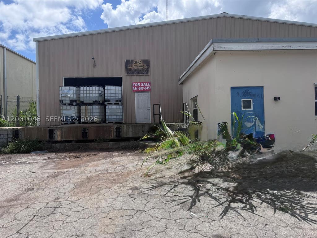 Photo of 909 NW 13th St, Belle Glade, FL 33430 (MLS # A12061046)