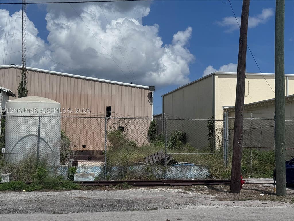 Photo of 909 NW 13th St, Belle Glade, FL 33430 (MLS # A12061046)
