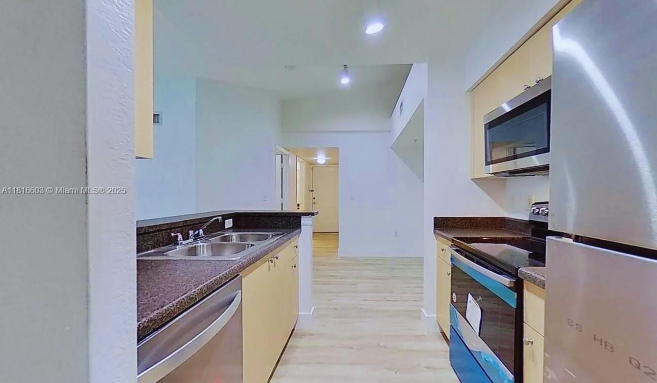 AVENTINE AT MIRAMAR CONDO - Residential Lease