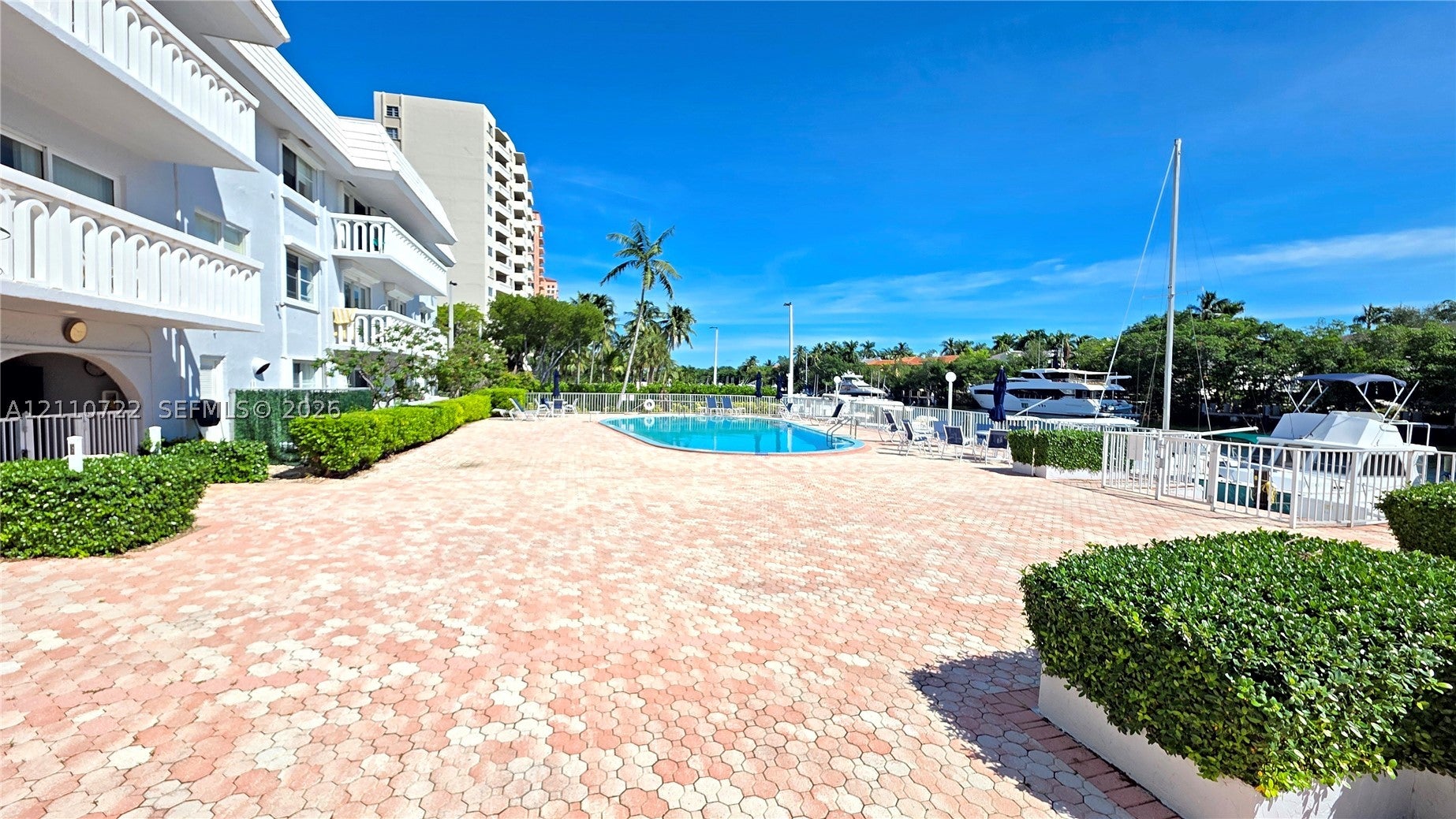 100 Edgewater Dr 115