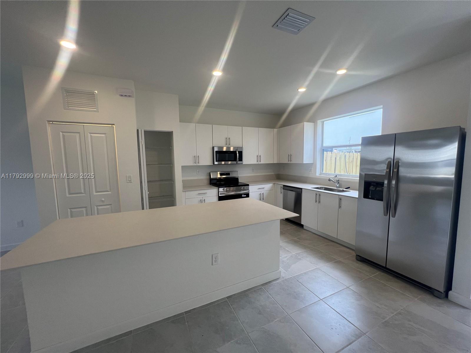 1173 SE PALM TER