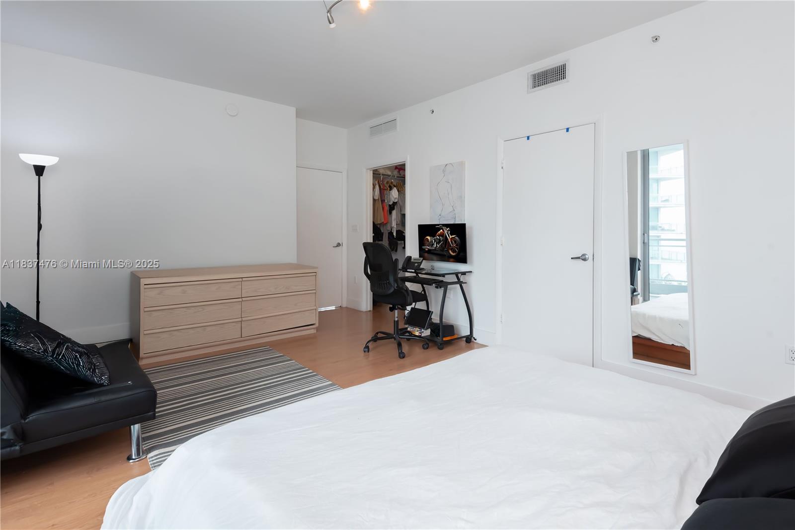 IVY CONDO - Residential