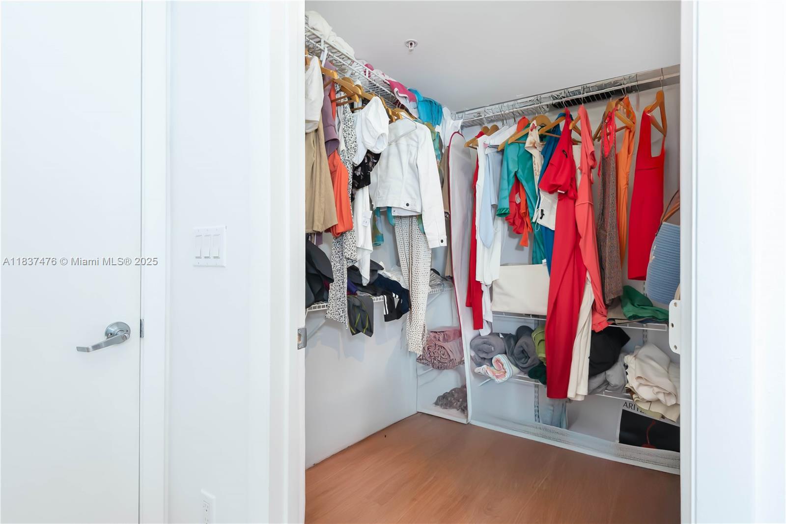 IVY CONDO - Residential