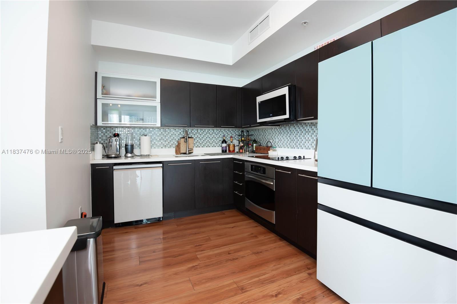 IVY CONDO - Residential