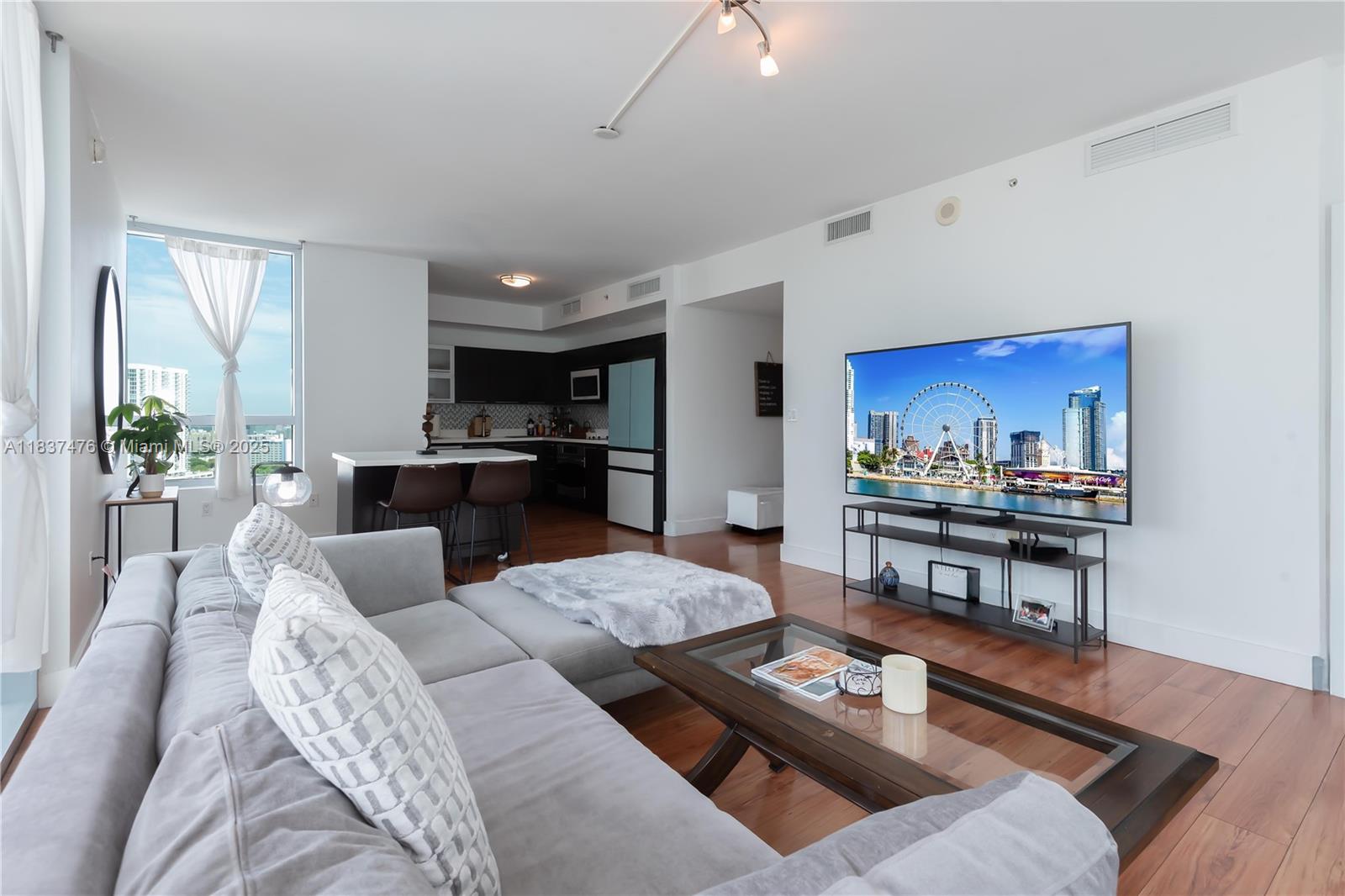 IVY CONDO - Residential