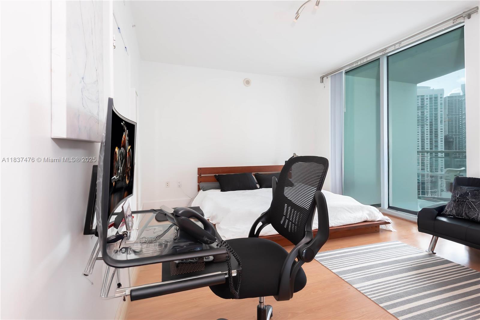 IVY CONDO - Residential