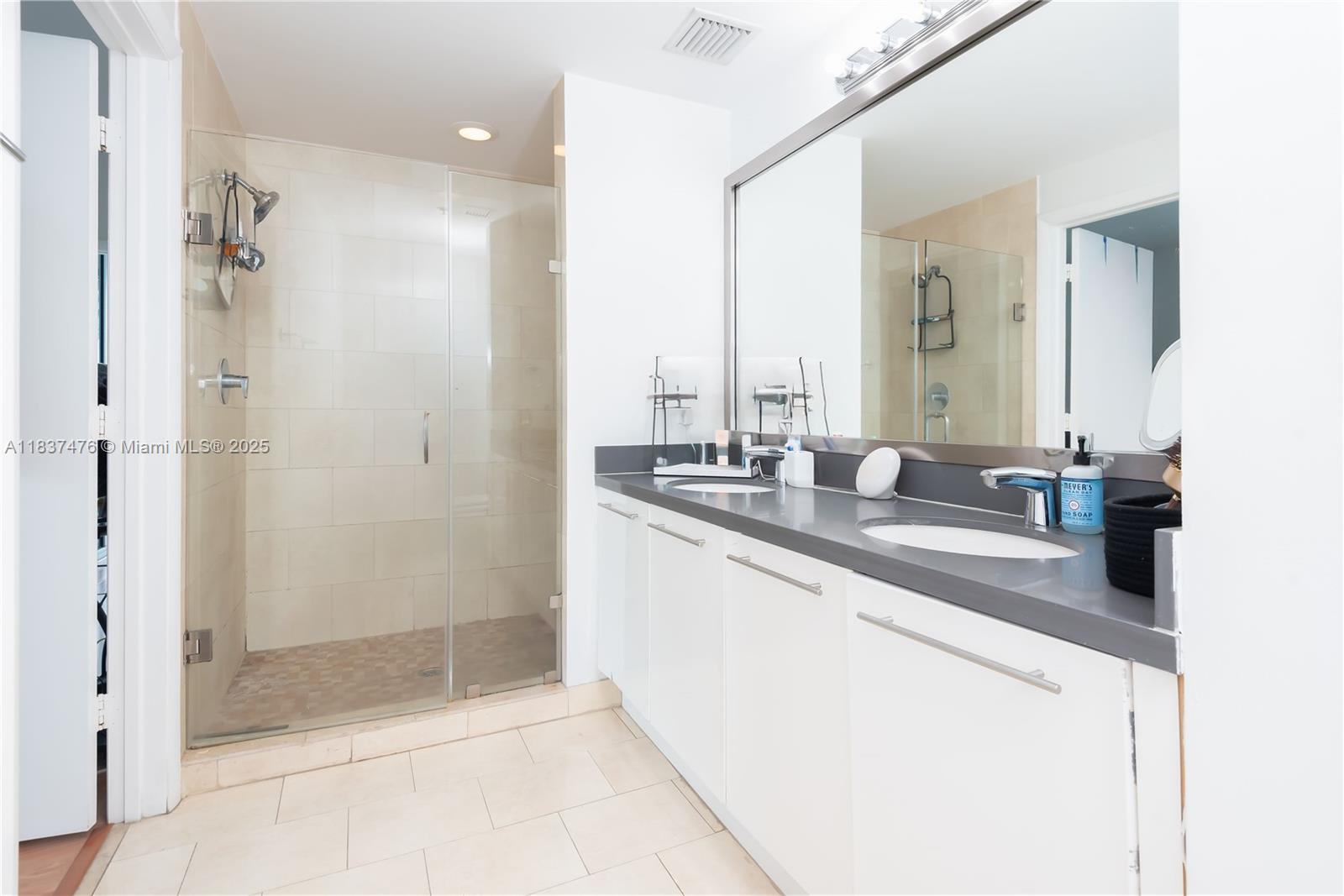 IVY CONDO - Residential