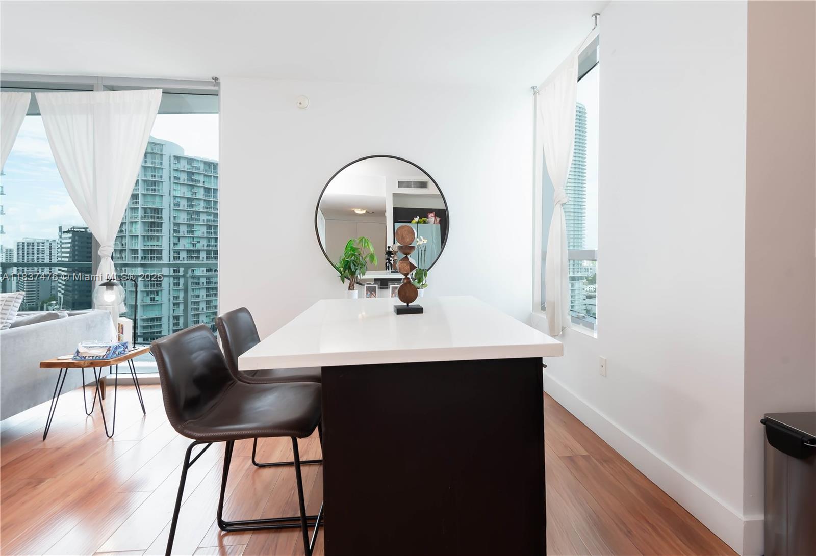 IVY CONDO - Residential