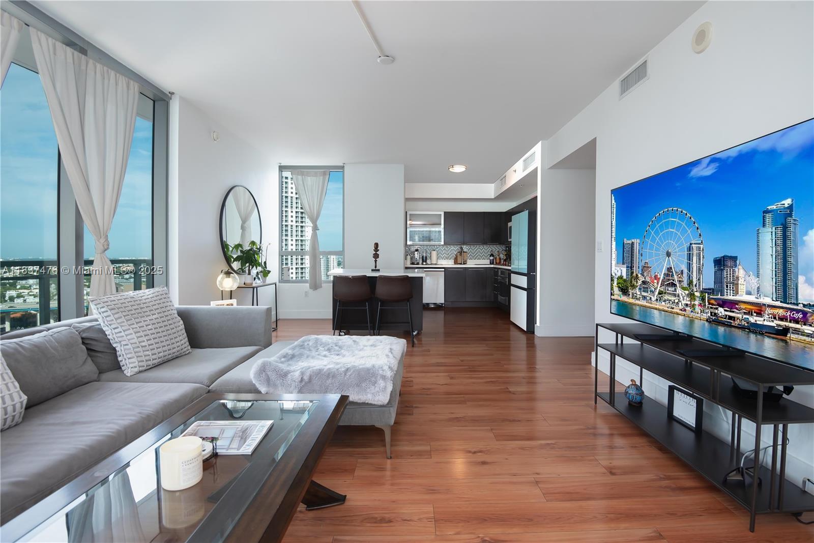 IVY CONDO - Residential