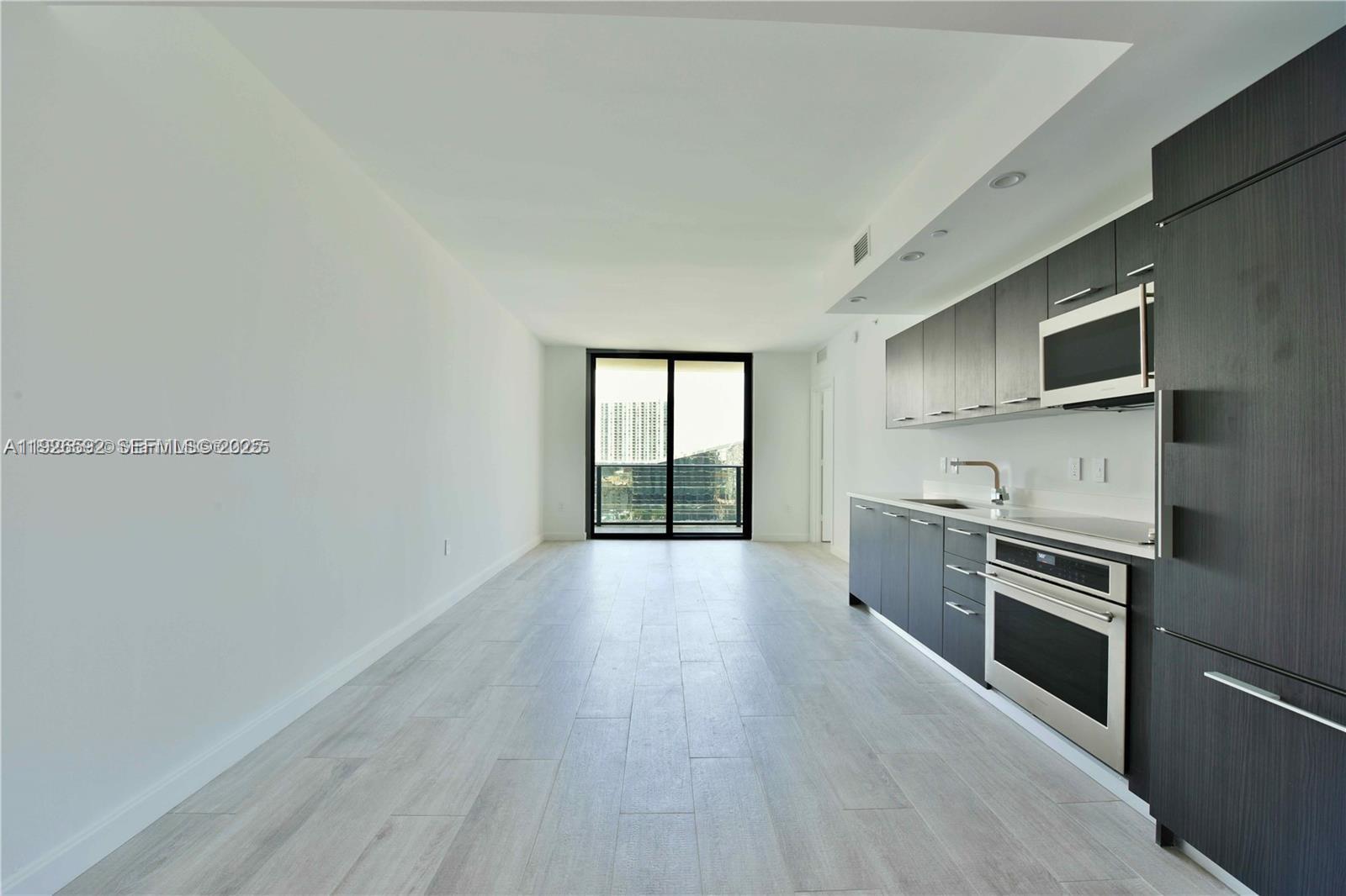 BRICKELL HEIGHTS EAST CON - Residential Lease
