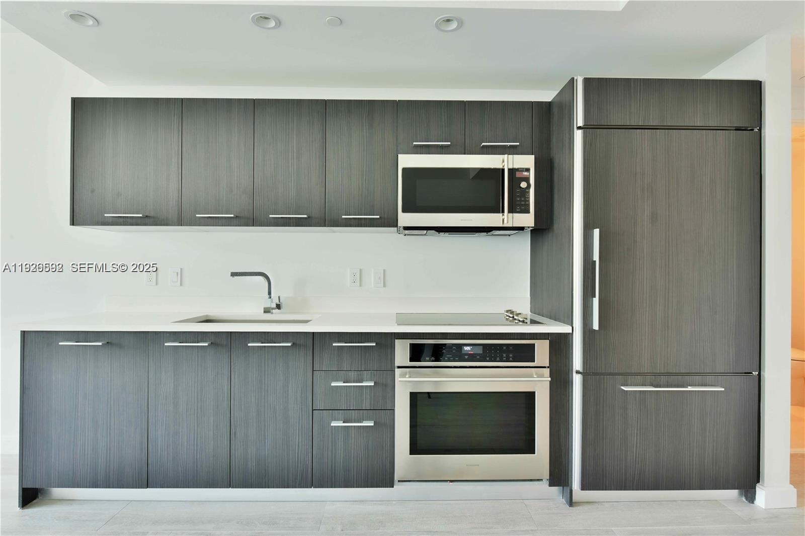 BRICKELL HEIGHTS EAST CON - Residential Lease