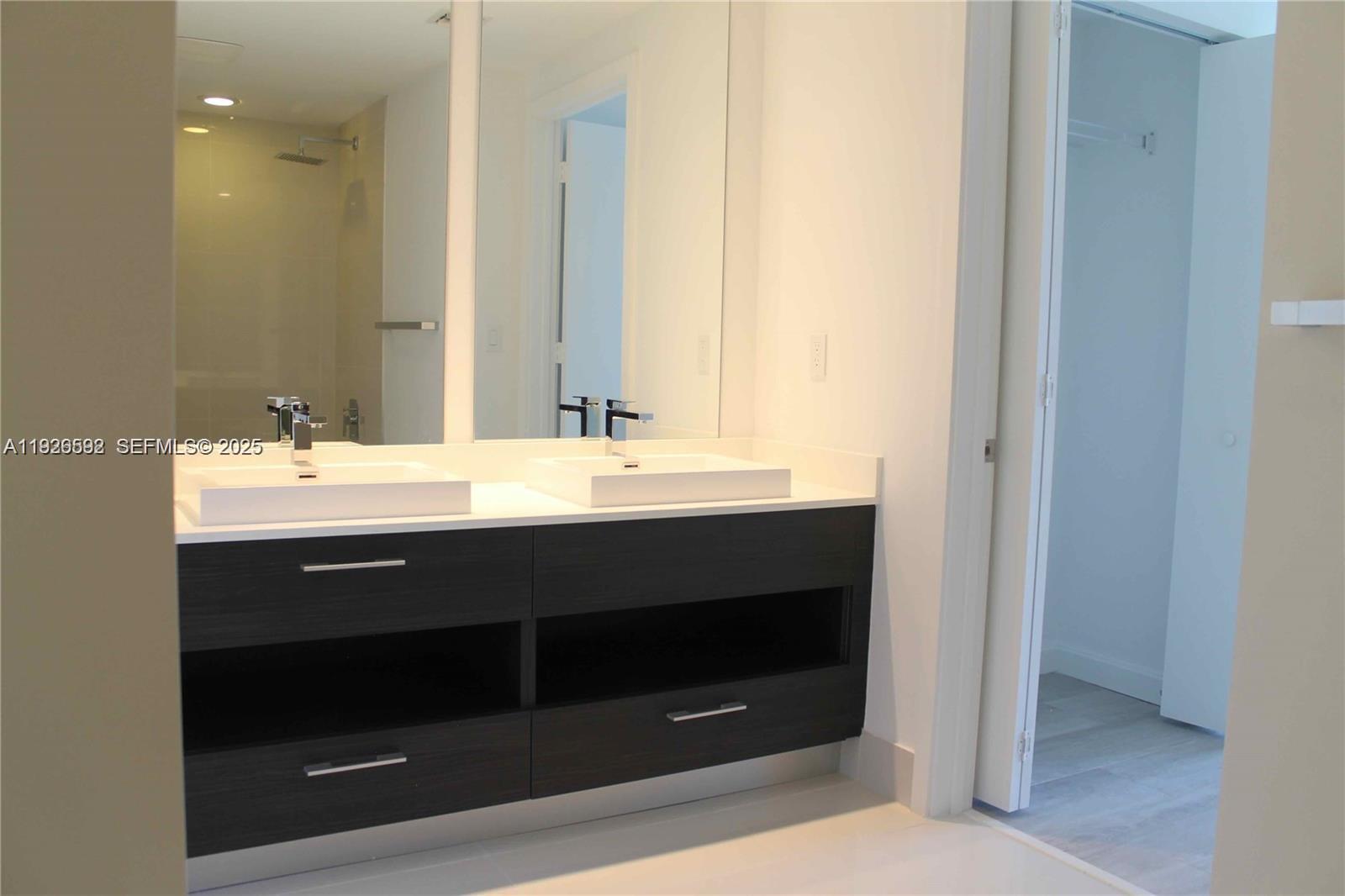 BRICKELL HEIGHTS EAST CON - Residential Lease