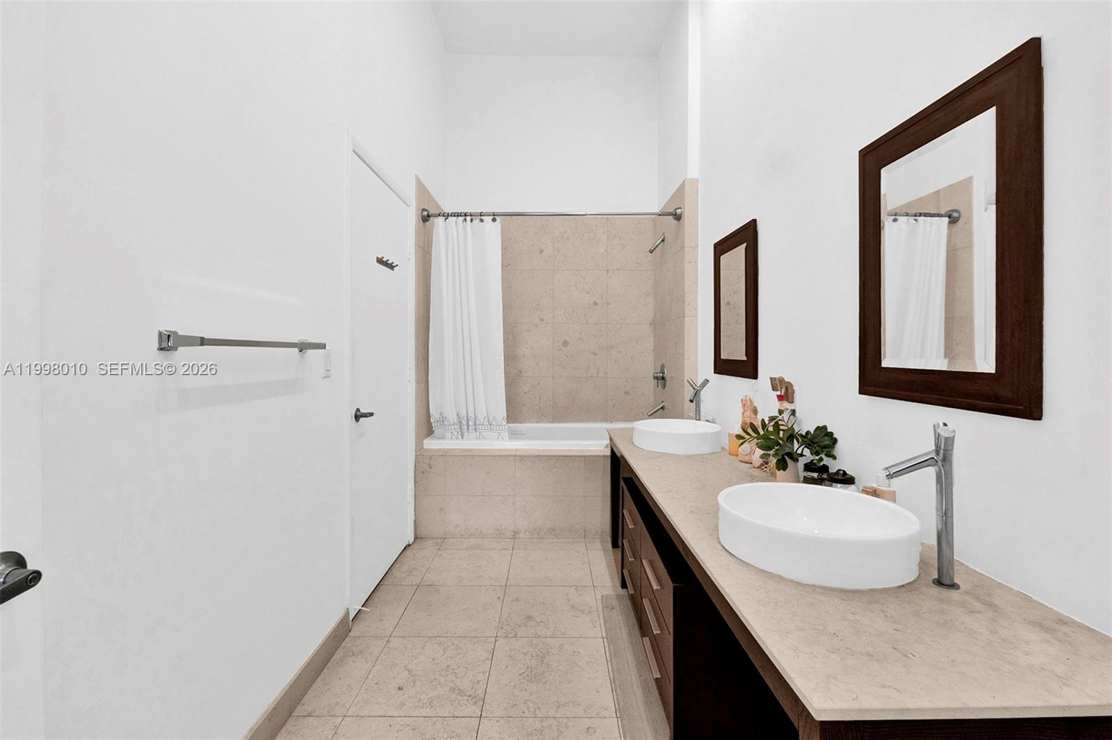 ICONBRICKELL CONDO NO 1 - Residential