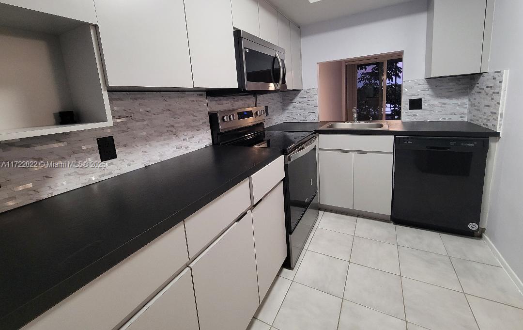 ROYAL PARK CONDO - Residential