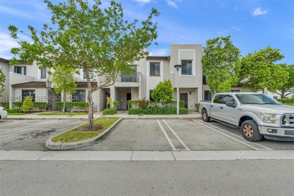 582 NE 207TH ST, MIAMI, FL 33179 - Image bdc9e1b6da9ecf6f4db37dc318f28663/52238055