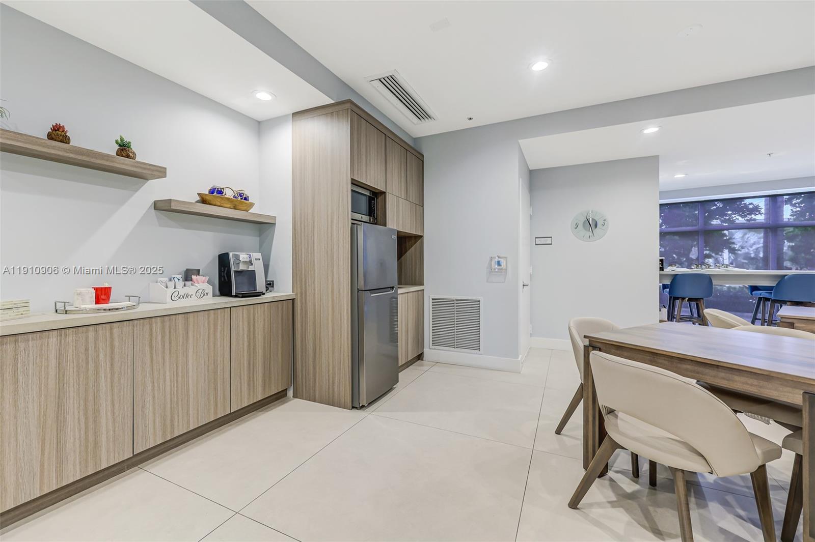 LUNA OCEAN RESIDENCES CON - Residential