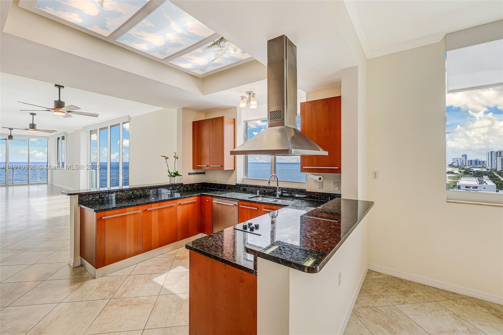 LUNA OCEAN RESIDENCES CON - Residential