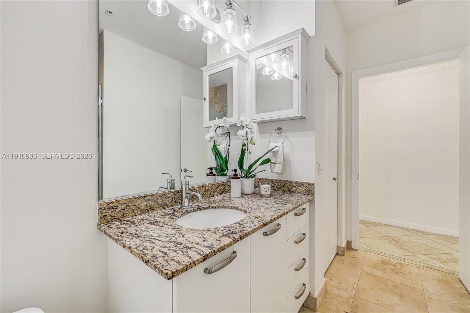 LUNA OCEAN RESIDENCES CON - Residential