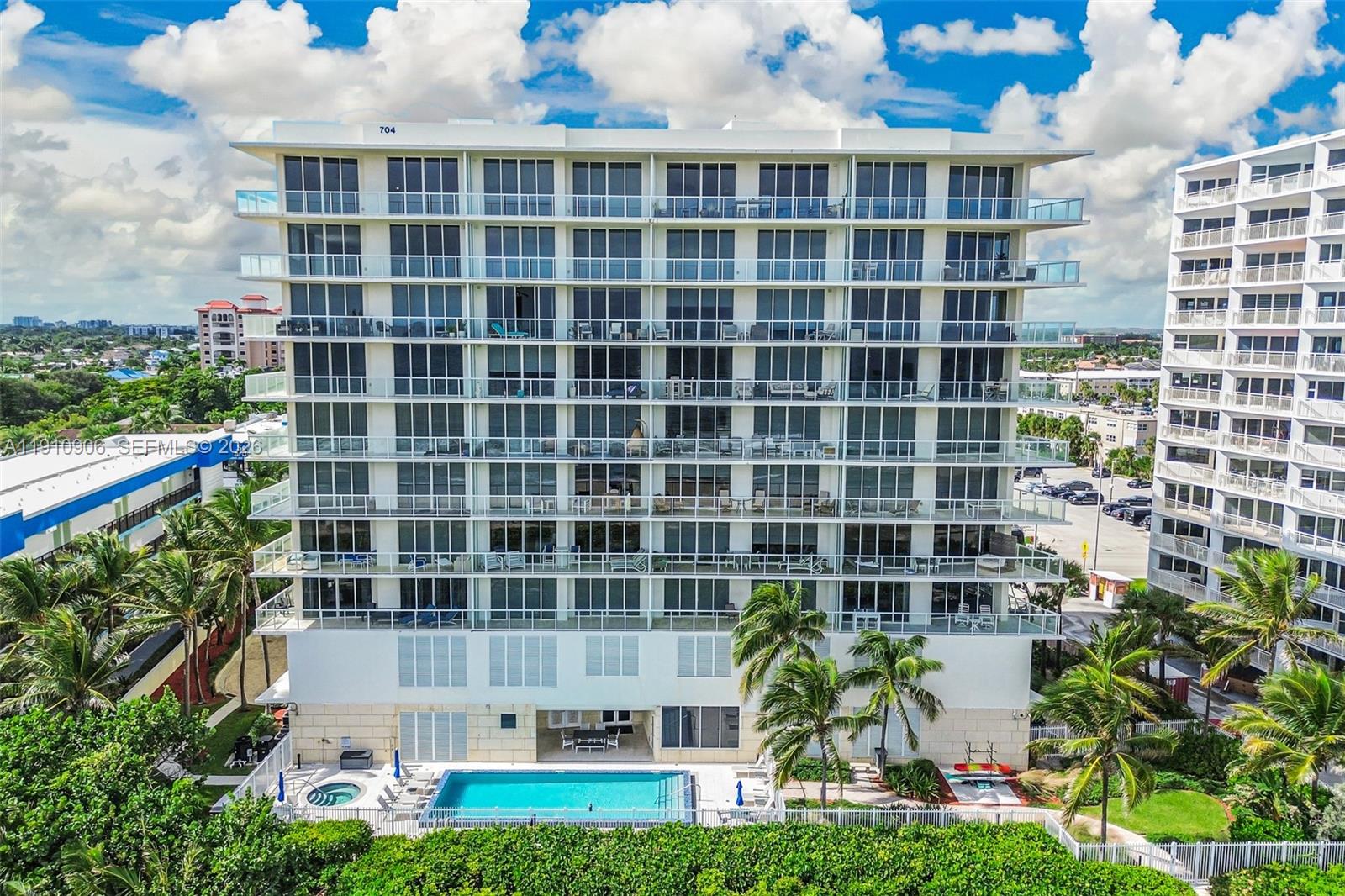 LUNA OCEAN RESIDENCES CON - Residential