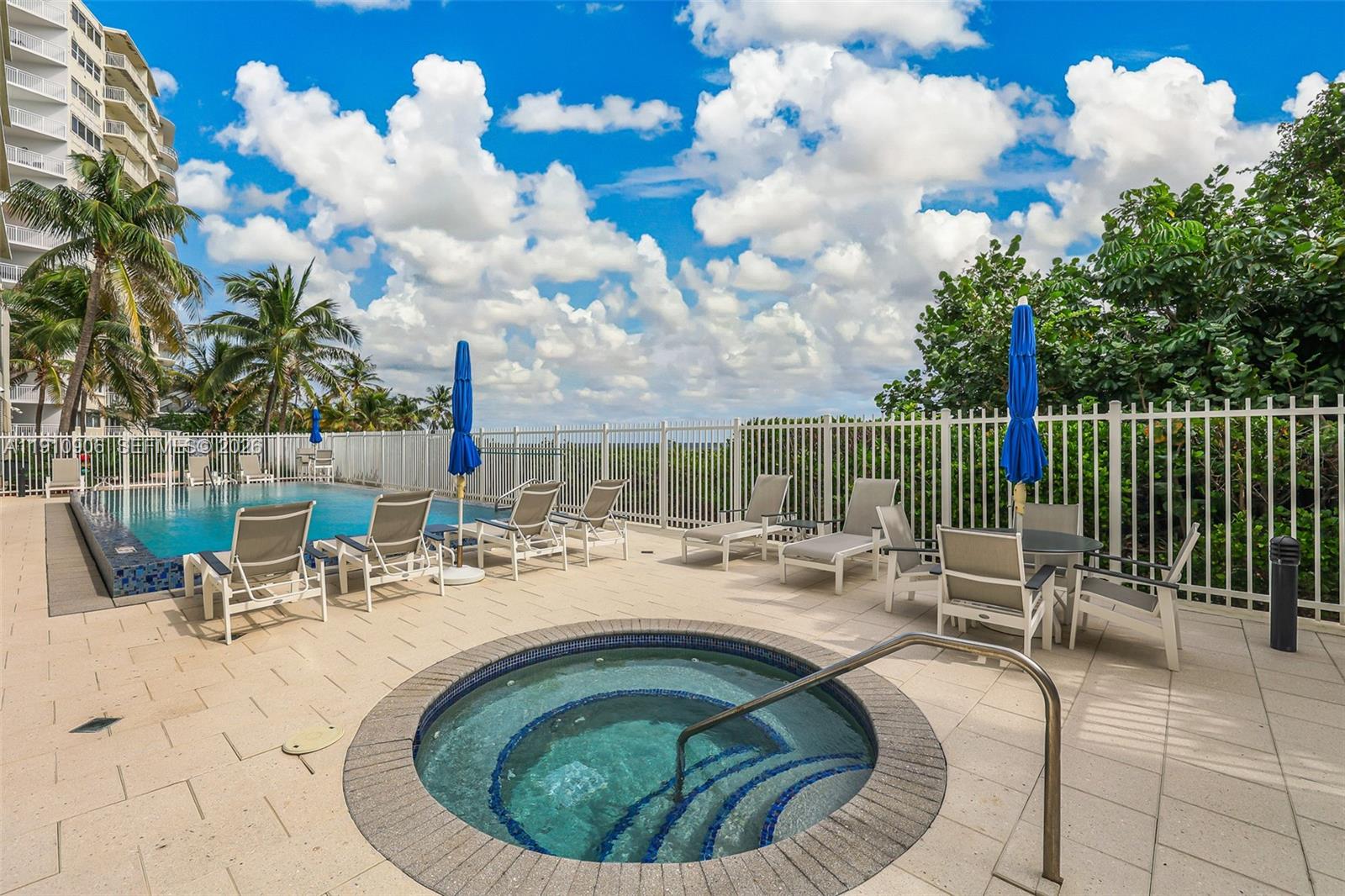 LUNA OCEAN RESIDENCES CON - Residential