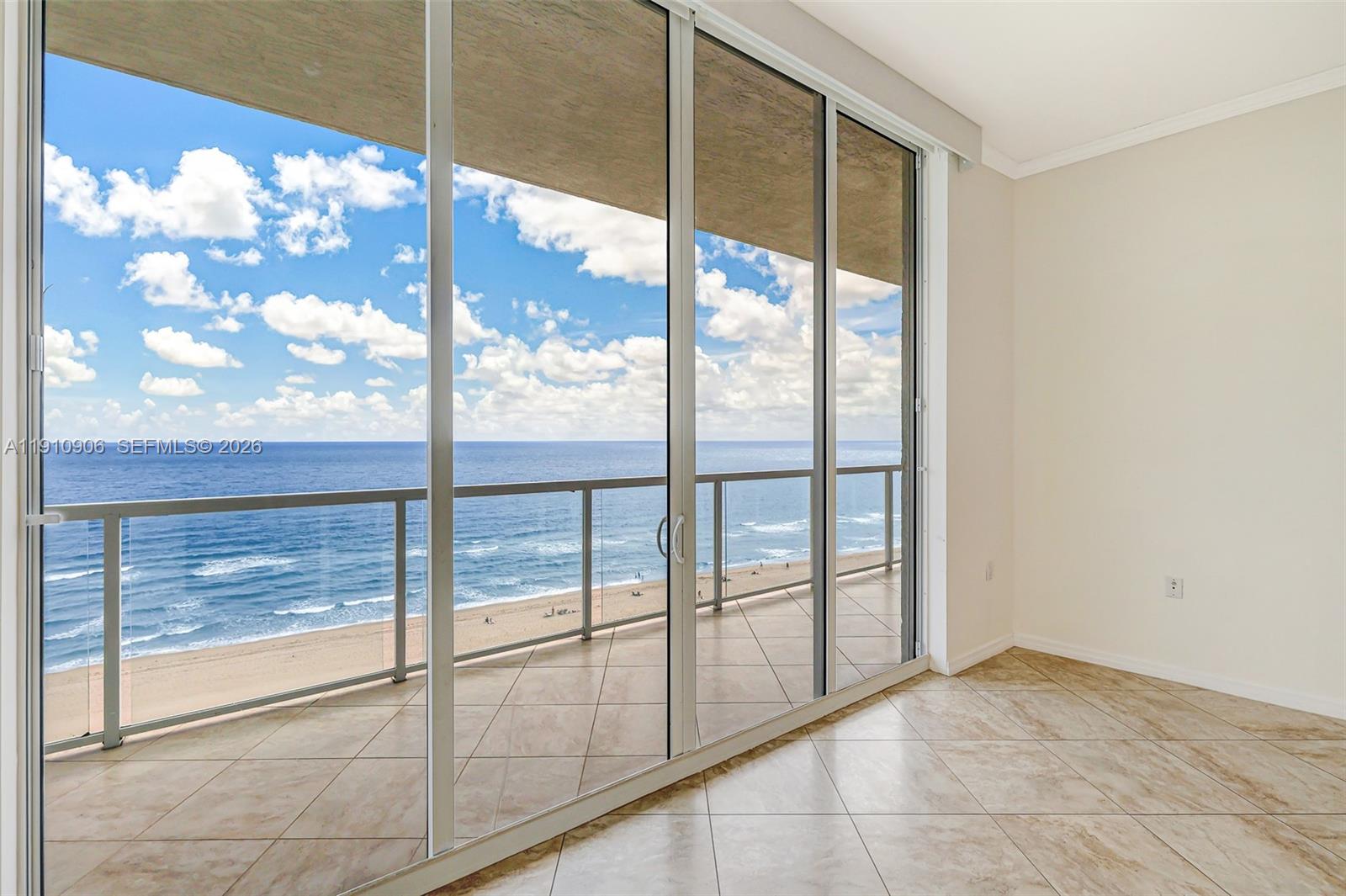 LUNA OCEAN RESIDENCES CON - Residential