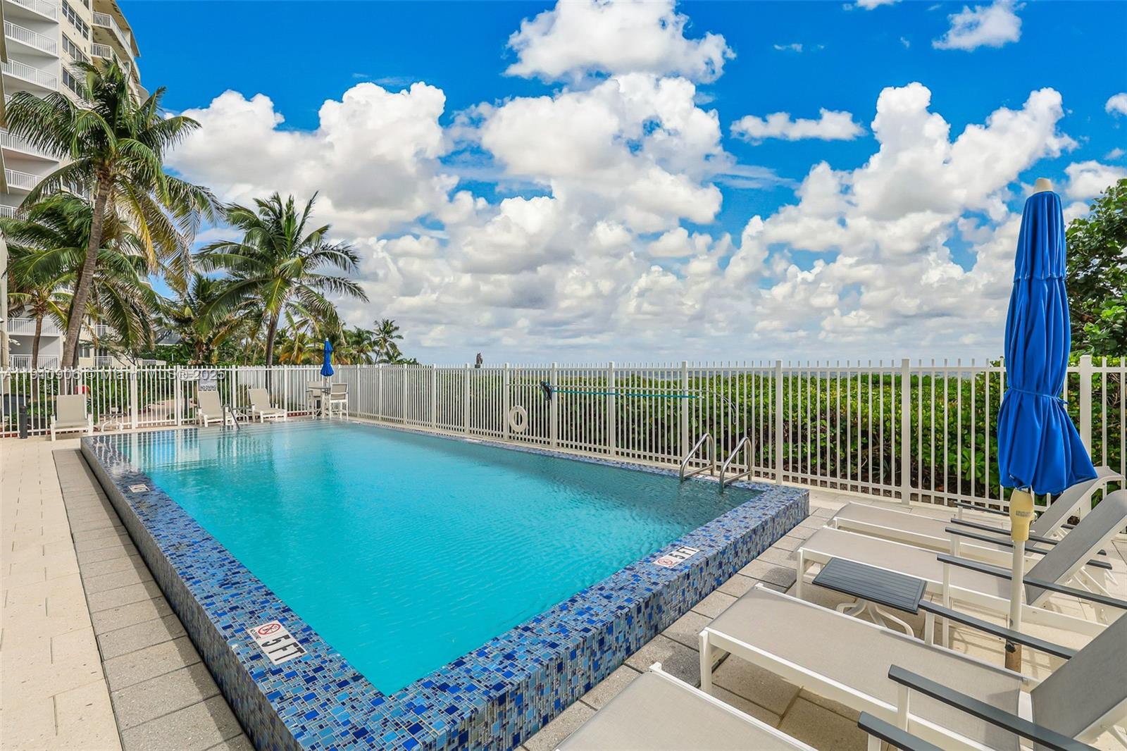 LUNA OCEAN RESIDENCES CON - Residential