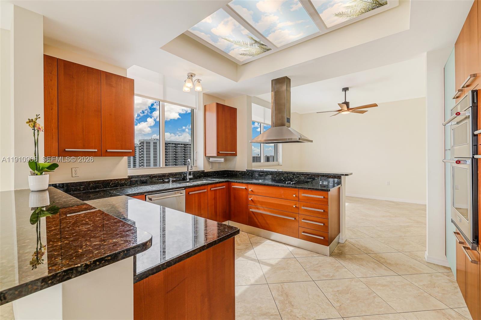 LUNA OCEAN RESIDENCES CON - Residential