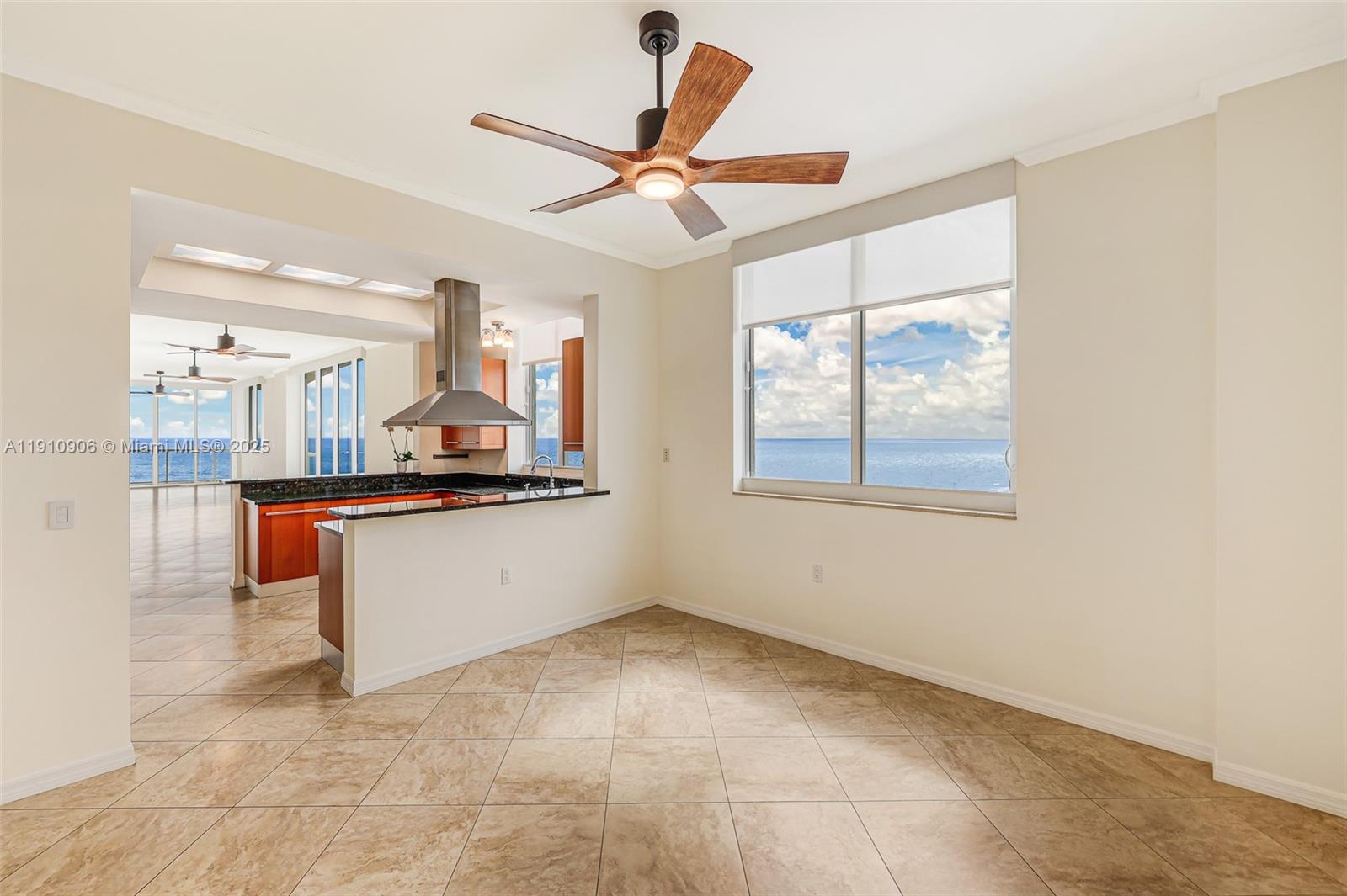 LUNA OCEAN RESIDENCES CON - Residential