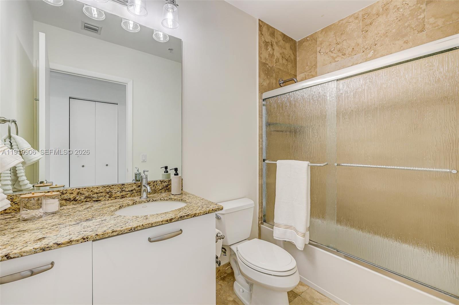 LUNA OCEAN RESIDENCES CON - Residential