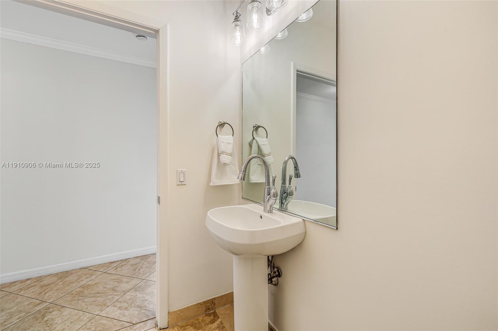 LUNA OCEAN RESIDENCES CON - Residential