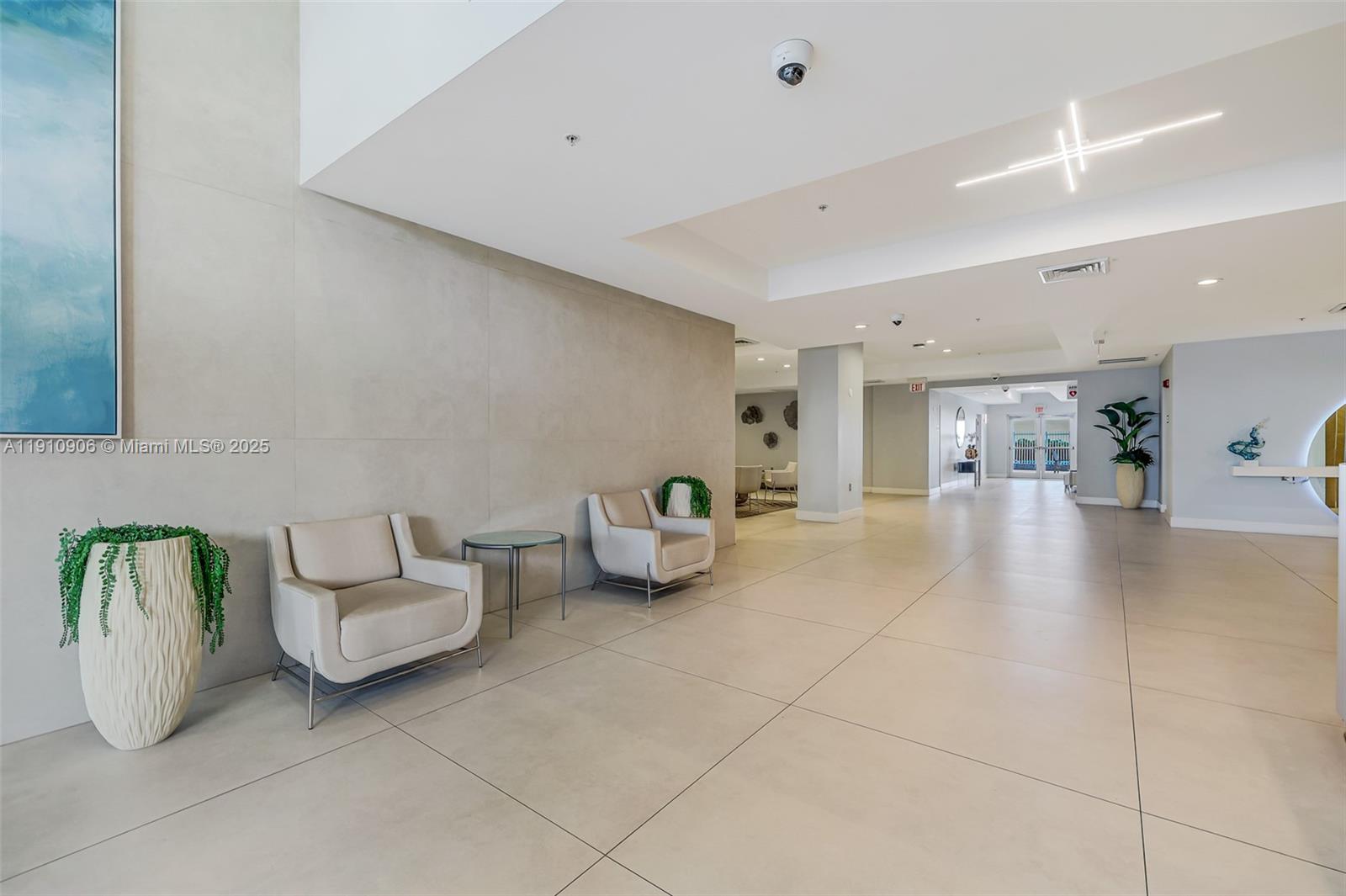 LUNA OCEAN RESIDENCES CON - Residential